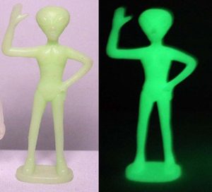 2 Bonecos Alienígenas Ets Fosforescentesbrilha No Escuro