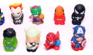 12 Bonecos Miniaturas Marvel Homem De Ferro Aranha Squinkies